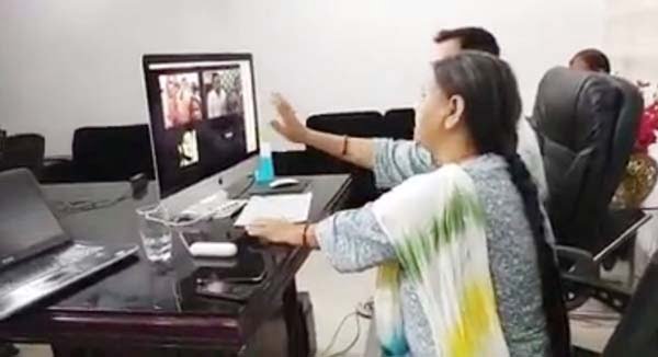  Ex CM राबड़ी देवी ने वीडियो कॉलिंग कर ज्योति को दिया यह भरोसा