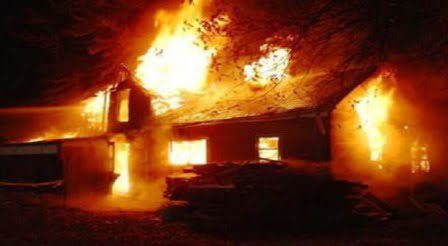 भूसा घर में लगी आग में जलकर 6 बच्चों की दर्दनाक मौत