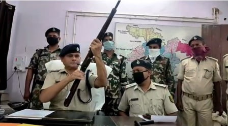 नालंदाः पुलिस को राजा कुआं में मिला हथियारों का जखीरा, एक गिरफ्तार