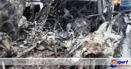 सीधी टक्कर बाद बस और कार में लगी भीषण आग में 1 बच्चा समेत 5 लोग हुए राख 1 5 people including 1 child were burnt to ashes in a fierce fire in bus and car after a direct collision 1 1