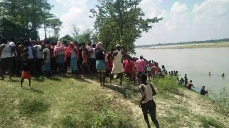 बिहार में बड़ा हादसा, नदी में डूबी नाव, 20 लापता, अब तक मिले 6 शव 1 Big accident in Bihar boat sunk in river 20 missing 6 bodies found so far 2