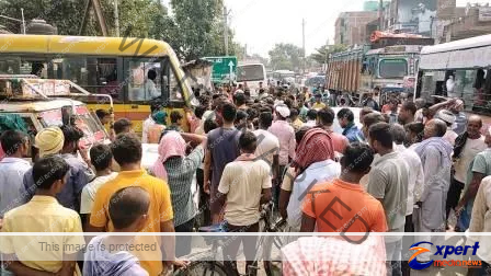 यूरिया खाद की किल्लत से परेशान किसानों का विश्वशांति चौक पर सड़क जाम 1 Farmers troubled by the shortage of urea fertilizer road jam at Vishwashanti Chowk