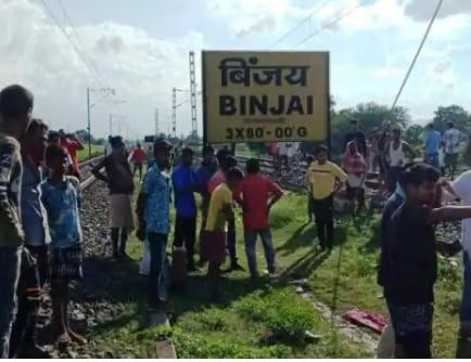 Major accident on Binjay river culvert 4 unidentified people killed after being cut by Duronto Express train 1