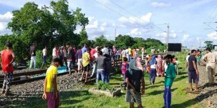 Major accident on Binjay river culvert 4 unidentified people killed after being cut by Duronto Express train 2