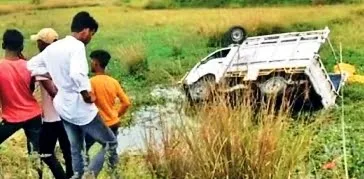 शराब के नशे में धुत चालक ने चुनाव प्रचार वाहन पलटा, 4 बच्चों की दर्दनाक मौत 1 Drunk driver overturns election campaign vehicle 4 children traumatic death 1