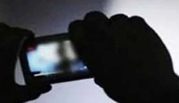 ...और नालंदा में अब अजीबोगरीब वीडियो वायरल, नग्न युवती कर रही होटल में आत्महत्या का प्रयास 22 and now strange video viral in Nalanda naked girl attempting suicide in hotel