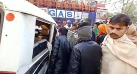 ट्रक और विक्टा की टक्कर में दाह संस्कार कर लौट रहे एक ही परिवार के 8 लोगों की मौत, 2 गंभीर 1 8 people of the same family died after cremation in the collision of truck and Vikta 2 serious 2