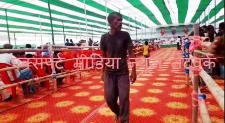 भारी चूकः सीएम नीतीश कुमार के सभा-मंच स्थल तक पहुंचा शराब के नशे में धुत युवक ! 1 Huge mistake A drunken youth reached the venue of CM Nitish Kumars meeting stage