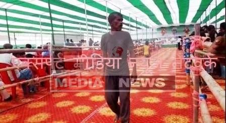 भारी चूकः सीएम नीतीश कुमार के सभा-मंच स्थल तक पहुंचा शराब के नशे में धुत युवक ! 1 Huge mistake A drunken youth reached the venue of CM Nitish Kumars meeting stage