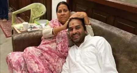 फैमिली पॉल्टिक्सः देर रात बोरिया बिस्तर लेकर राबड़ी आवास पहुंचे तेजप्रताप, क्योंकि... 1 1