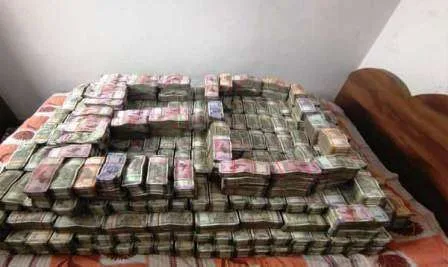 भ्रष्टाचार है महारोगः नेता, ब्यूरोक्रेट और ठेकेदार की तिकड़ी है बड़ा खतरनाक 1 Corruption is a disease the trio of leader bureaucrat and contractor is very dangerous