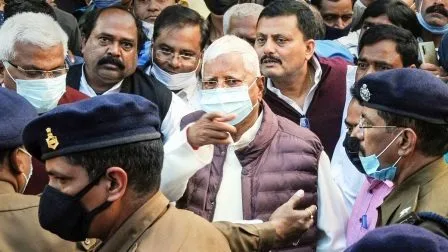 जानें क्या है लालू परिवार के खिलाफ सीबीआई की नई एफआईआर,12 आरोपियों में कौन-कौन हैं शामिल 1 Know what is CBIs new FIR against Lalu family who are among the 12 accused