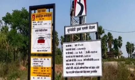 सड़क निर्माण की तिथि खत्म होने के बाद शुरू हुआ निर्माण कार्य ! 1 Construction work started after the end of the date of road construction anger among villagers