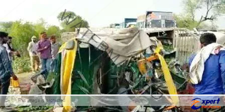 पिकअप वैन और ऑटो रिक्शा के बीच हुई भीषण टक्कर में एक बच्चा समेत आठ लोगों की मौत 1 Eight people including a child died in a horrific collision between a pickup van and an auto rickshaw
