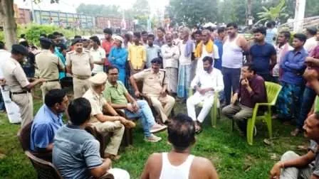 In Araria Bihar unruly elements put up Islamic flag in Bajrangbali temple 1