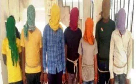 नवादाः कुख्यात चंदन गिरोह के 7 बदमाश गिरफ्तार, भारी मात्रा में हथियार व कारतूस बरामद 1 Nawada 7 miscreants of infamous sandalwood gang arrested arms and cartridges recovered in huge quantity