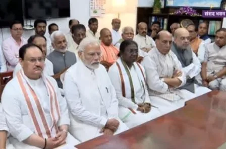 राष्ट्रपति चुनावः पीएम मोदी की मौजूदगी में राजग प्रत्याशी द्रौपदी मुर्मू ने किया नामांकन 1 Presidential election NDA candidate Draupadi Murmu filed her nomination papers in the presence of PM Modi