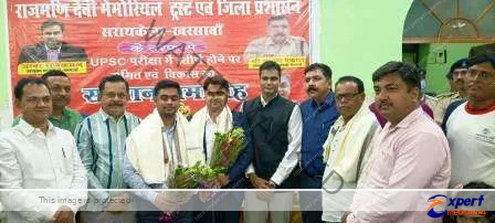राजमणि देवी मेमोरियल ट्रस्ट-जिला प्रशासन द्वारा यूपीएससी परीक्षा में सफल सुमित कुमार ठाकुर-विकास महतो सम्मानित 1 Rajmani Devi Memorial Trust District Administration honored Sumit Kumar Thakur Vikas Mahato who passed UPSC examination 1
