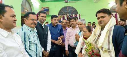 Rajmani Devi Memorial Trust District Administration honored Sumit Kumar Thakur Vikas Mahato who passed UPSC