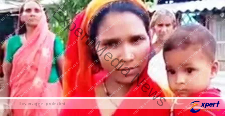 आँगन में खेल रहे एक साल के बच्चे ने सांप को चबाकर मार डाला ! 1 A one year old boy chewed on a snake and killed him.