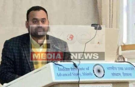 मुजफ्फरपुर का यह ‘छपास प्रोफेसर’ तो बड़का फ्रॉड निकला, खुद के बुने जाल में फंसा 1 Nazir Dr. Lalan Kumar showed the education system by example of honesty 1