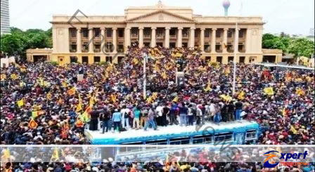 श्रीलंका: आर्थिक संकट के बीच राष्ट्रपति घर छोड़कर भागे, प्रधानमंत्री ने दिया इस्तीफा, भीड़ ने घर फूंका 1 Sri Lanka President ran away from home amid economic crisis Prime Minister resigned mob blew up the house