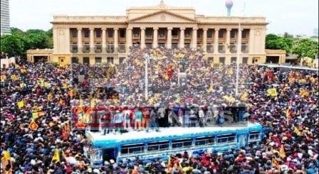 श्रीलंका: आर्थिक संकट के बीच राष्ट्रपति घर छोड़कर भागे, प्रधानमंत्री ने दिया इस्तीफा, भीड़ ने घर फूंका 1 Sri Lanka President ran away from home amid economic crisis Prime Minister resigned mob blew up the house