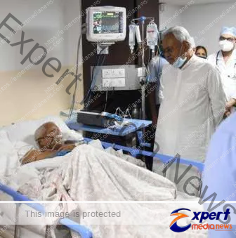 राजद सुप्रीमो लालू यादव का हालचाल लेने अस्पताल पहुंचे सीएम नीतीश कुमार, कहा... 1 राजद सुप्रीमो लालू यादव का हालचाल लेने अस्पताल पहुंचे सीएम नीतीश कुमार