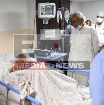 राजद सुप्रीमो लालू यादव का हालचाल लेने अस्पताल पहुंचे सीएम नीतीश कुमार, कहा... 1 राजद सुप्रीमो लालू यादव का हालचाल लेने अस्पताल पहुंचे सीएम नीतीश कुमार