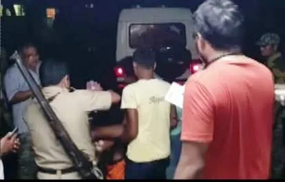 पिकअप वैन में लगे जेनरेटर के करंट से 10 कांवरियों की मौत, 16 लोग गंभीर 1 10 Kanwariyas died due to electric current in pickup van 16 people serious