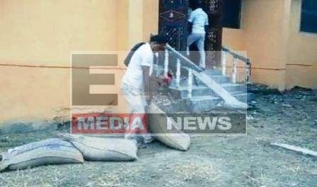 घर में कालाबाजारी के लिए रखे एमडीएम चावल समेत भाजपा विधायक प्रतिनिधि गिरफ्तार 1 BJP MLA representative arrested including MDM rice kept for black marketing at home 3