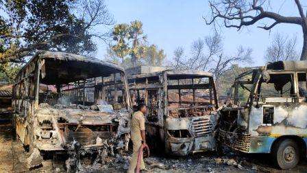 Dumka Heavy devastation in oil tanker fire in 5 passenger buses driver dies 3