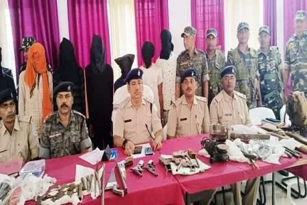 सोशल मीडिया पर वायरल वीडियो से अवैध बन्दूक फैक्ट्री का खुलासा, संचालक समेत 6 गिरफ्तार 1 Illegal gun factory exposed by viral video on social media 6 arrested including operator