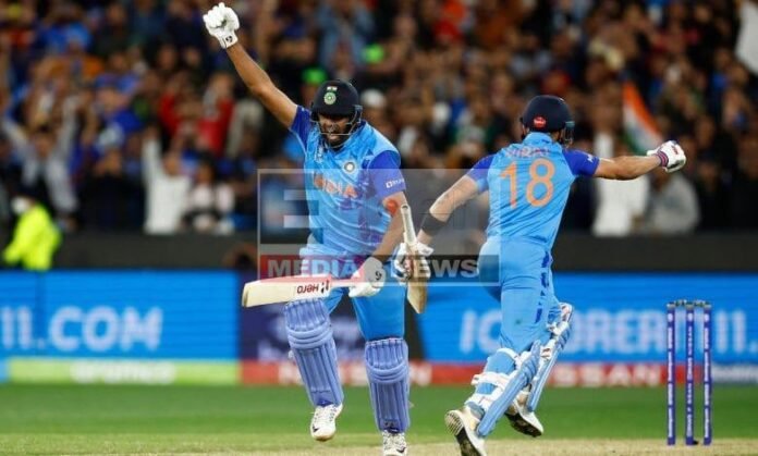 मेलबर्नः भारत ने अंतिम गेंद पर पाकिस्तान को 4 विकेट से हराया मेलबर्नः भारत ने अंतिम गेंद पर पाकिस्तान को 4 विकेट से हराया