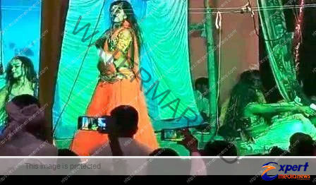 नालंदाः पावन जन आस्था का महापर्व छठ, आरसीपी सिंह के गांव में हो रहा बार बालाओं का अश्लील डांस 1 Nalanda Chhath the great festival of holy public faith obscene dance of bar girls happening in RCP Singh village 1