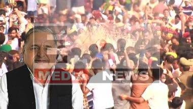 राजकीय सम्मान के साथ पंचतत्व में विलीन हुए 'नेताजी', पुत्र अखिलेश ने दी मुखाग्नि 1 Netaji merged with the five elements with state honors son Akhilesh gave fire