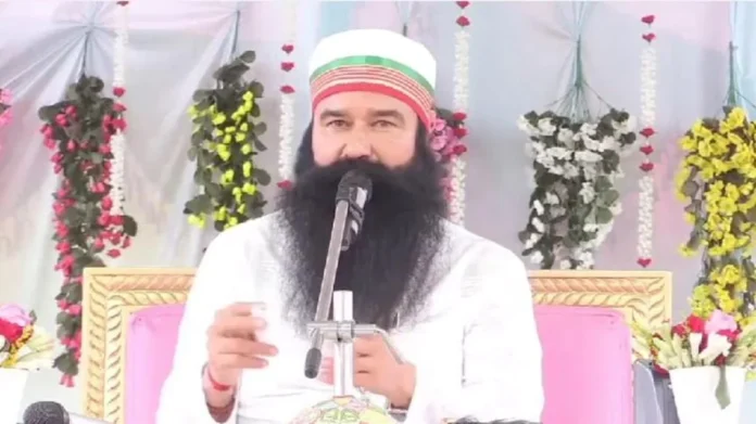 पैरोल पर जेल से बाहर निकला बलत्कारी राम रहीम कर रहा सत्संग, भाजपाई ले रहे आशीर्वाद ! पैरोल पर जेल से बाहर निकला बलत्कारी राम रहीम कर रहा सत्संग, भाजपाई ले रहे आशीर्वाद !