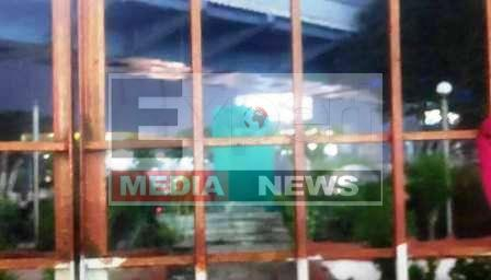 पटना जंक्शन के पास आधुनिक भारत के निर्माता प्रथम प्रधानमंत्री पंडित जवाहरलाल नेहरु की प्रतिमा को रात अंधेरे जेसीबी से हटाया ! 1 The statue of the first Prime Minister of modern India Pandit Jawaharlal Nehru was removed from the JCB in the dark near Patna Junction