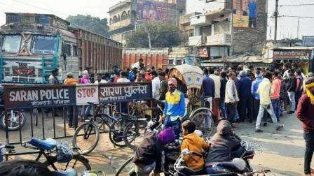 छपरा जहरीली शराब कांडः चौकीदार और थानेदार सस्पेंड, डीएसपी पर कार्रवाई की अनुशंसा 1 Chhapra spurious liquor case Chowkidar and Thanedar suspended action recommended on DSP