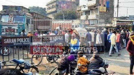 छपरा जहरीली शराब कांडः चौकीदार और थानेदार सस्पेंड, डीएसपी पर कार्रवाई की अनुशंसा 1 Chhapra spurious liquor case Chowkidar and Thanedar suspended action recommended on DSP