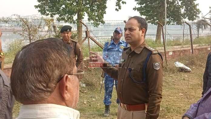 मवेशी बाँधने से मना किया तो रात अंधेरे तोड़ दी पावापुरी जल मंदिर की घेराबंदी मवेशी बाँधने से मना किया तो रात अंधेरे तोड़ दी पावापुरी जल मंदिर की घेराबंदी