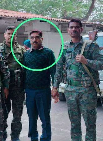 मेदिनीनगर एसडीओ के पेशकार 30 हजार रुपये घूस लेते रंगे हाथ गिरफ्तार 1 WhatsApp Image 2022 12 06 at 3.42.22 PM