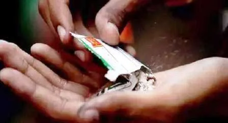 कौन सफेदपोश देता है गुटखा सिंडीकेट को संरक्षण, जिसे हर साल मिलते हैं 2 करोड़ 1 jahrkhand gutkha