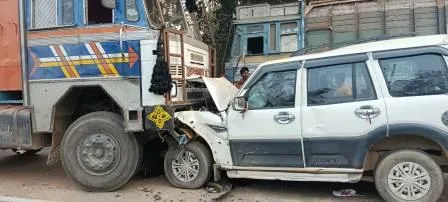 नालंदाः ट्रक और स्कॉर्पियो की सीधी टक्कर में महिला समेत 4 लोग जख़्मी, इलाज के दौरान 2 लोगों की हुई मौत 1 Truck Scorpio collision near Chandis Tini Lodipur 2 killed other 2 serious