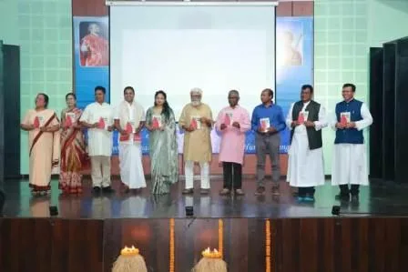 डॉ. अभय सागर मिंज की दूसरी कृति ‘आदिवासी दर्पण’ पुस्तक का हुआ लोकार्पण 1 Dr. Abhay Sagar Minjs second work Adivasi Darpan book released 3