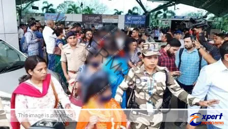 ह्यूमन ट्रैफिकिंगः बेंगलुरु से रेस्क्यू कर पहाड़िया जनजाति की 11 नाबालिग बच्चियों को रांची लाया 1 Human Trafficking Rescued from Bengaluru 11 minor girls of Paharia tribe were brought to Ranchi 2