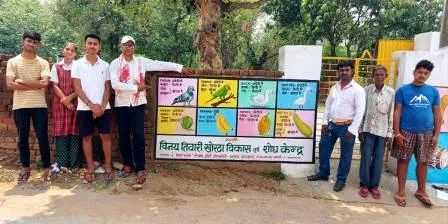 खोरठा भाषा को यूं संरक्षित करने में लगे हैं गीतकार विनय तिवारी 1 Khortha lyricist Vinay Tiwari is engaged in preserving Khortha language like this 2