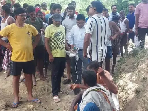 नालंदाः 150 फीट बोरवेल में गिरा 4 साल का शिवम, रेस्क्यू जारी 1 Nalanda 4 year old Shivam falls in 150 feet borewell rescue continues 3
