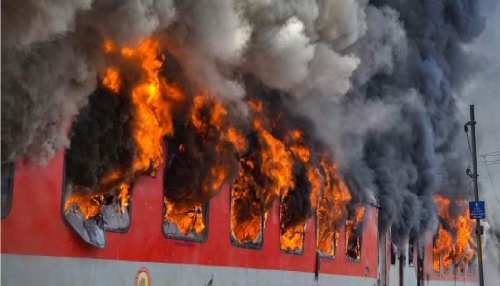 सिलेंडर फटने से ट्रेन के प्राइवेट पार्टी कोच में लगी भीषण आग में 10 यात्री राख, अन्य 20 लोग झुलसे
