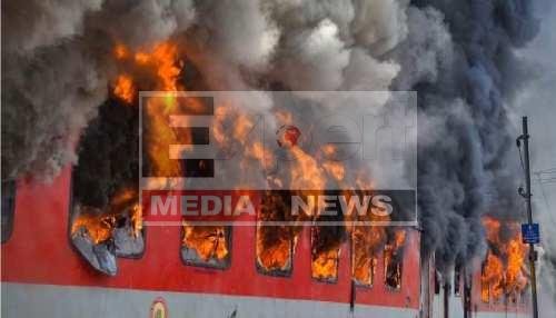 सिलेंडर फटने से ट्रेन के प्राइवेट पार्टी कोच में लगी भीषण आग में 10 यात्री राख, अन्य 20 लोग झुलसे 1 10 passengers burnt to ashes 20 people scorched in a fierce fire in the private party coach of the train due to cylinder explosion 2